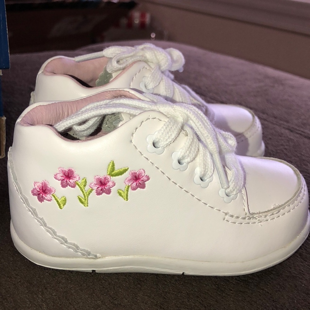 NIB Stride Rite Emilia Walkers 4.5M